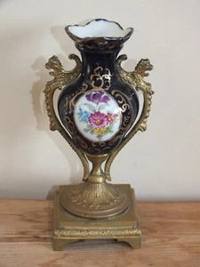 + Kleine Medici Porzellan Vase bemalt montiert Bronze + - Bild 1 von 8