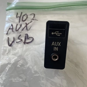 BMW E82 E90 E92 E60 F01 F06 F10 F12 E70 USB AUX-IN Audio Socket Port Plug OEM - Picture 1 of 4