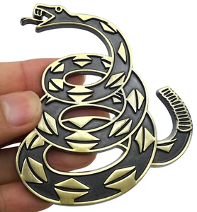 CALCOMANÍA PEGATINA EMBLEMA 3D DON'T TREAD ON ME The Gadsden Flag 3D 3D serpiente de cascabel bronce - Imagen 1 de 10