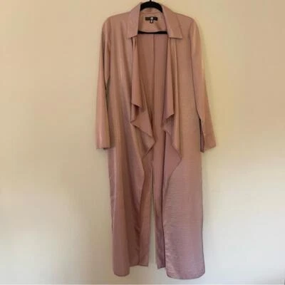 Chaqueta plumero cascada satinada martillada rosa premium Foto 1 de 4