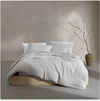 Juego de funda nórdica moderna Calvin Klein King con fundas algodón arrugado gris Cp. $152 Foto 1 de 4