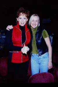 REBA MCENTIRE, BLOCKBUSTER AWARDS, 1997, 35mm Slide - Picture 1 of 1