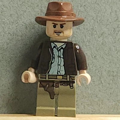 LEGO Indiana Jones Minifigura iaj001 Chaqueta Marrón Fedora Boca Cerrada Sonrisa Foto 1 de 4