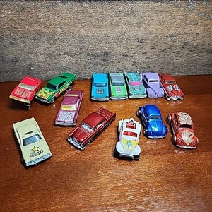 Lot of 13  Hot Wheels Cars - Loose and Used - 1970s, 80s, 90s 2000s - Bild 1 von 18