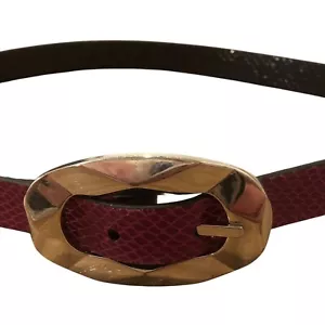 Cintura vintage in pelle rosa goffrata serpente con fibbia ovale argento adatta 25”-31” - Foto 1 di 3