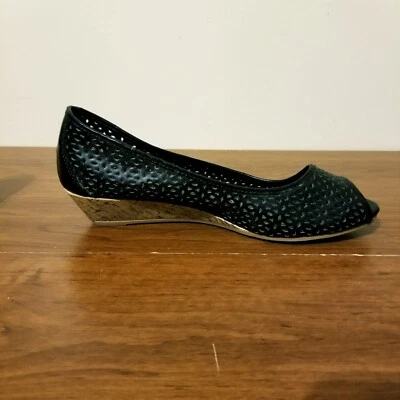 Zapatos de cuña Dexflex by Dexter negros sin cordones con ojales punta abierta de corcho de 7,5 de ancho Foto 1 de 4