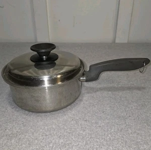 Deluxe Casseruola Permanente Inox 8 Pollici Con Coperchio Vintage 2 qt Manico Nero USA - Foto 1 di 12
