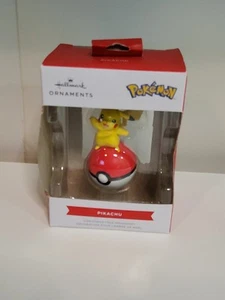 Sello Caja Roja Pokémon PIKACHU en Poké Ball Árbol de Navidad Adorno - Imagen 1 de 2