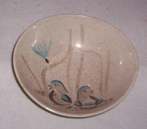 Red Wing Pottery Bob White 6 1/2" Oval Bowl Quail Birds - Picture 1 of 2