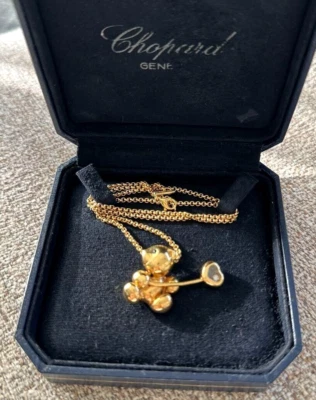 Collar de cadena de oro con oso de diamantes Chopard 750 K18 YG zafiro con estuche, libro Foto 1 de 4