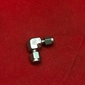 Accesorio de tubo Swagelok SS-100-9, codo de unión, 1/16 in. Tubo OD SS-100-9 - Imagen 1 de 1
