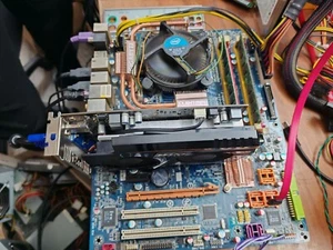 Gigabyte GA-P35-DS4 REV:2.0 socket 775 + Intel Q6600 + 4gb ddr2+ escudo de E/S - Imagen 1 de 7