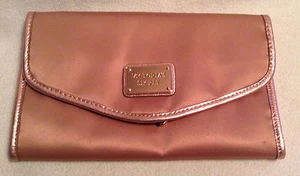 BOLSO DE BELLEZA COLGANTE DE NAILON PEQUEÑO VICTORIA'S SECRET - Imagen 1 de 3