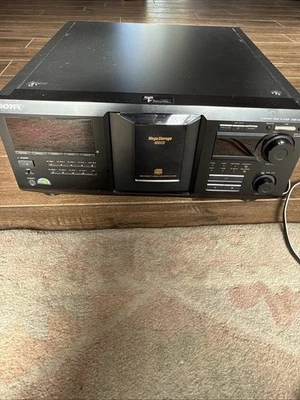 Sony CD Player CDP-CX400 400 CD Disc Changer FOR PARTS OR REPAIR - Image 1 of 4