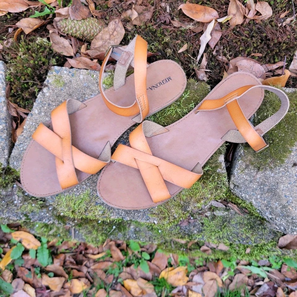 Merona Womens Medium Brown Leather Flat Summer Sandals Sz 10 - Image 1 of 3