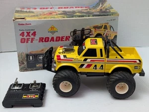Radio Shack Dash 27 4x4 Fuoristrada RC Pickup Camion Giallo Solo Ricambi o Riparazione - Foto 1 di 9