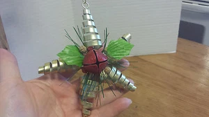 Metal STAR Adorno de Navidad con campana de trineo 5" Árbol de Navidad Fiestas - Imagen 1 de 3