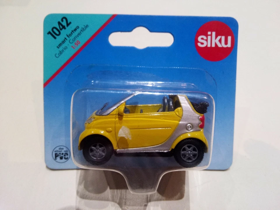 Siku Smart Fortwo Cabrio Convertible Art. Nr. 1042 Giallo Die Cast Metal 1/50 - Immagine 1 di 1