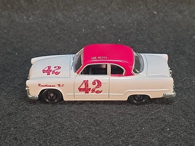 Dodge Coronet Diplomat 1953 5 décadas de campeones de carreras 1/64 Foto 1 de 4