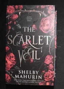 Le voile écarlate de Shelby Mahurin NEUF livre relié - Photo 1/2