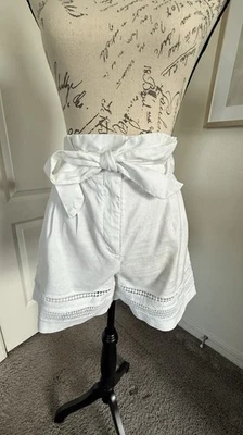 SHORTS CINTURA ALTA WHITE HOUSE BLACK MARKET FEMININO MISTURA DE LINHO BRANCO 5” TAMANHO 4 EXCELENTE ESTADO USADO - Imagem 1 de 4