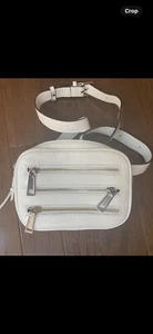 Rebecca Minkoff Damen-Gürteltasche mit drei Reißverschluss in weißem Leder - Bild 1 von 5