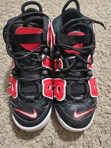 Scarpe da ginnastica Nike Air More Uptempo GS nere rosse bianche DM3190-001 giovani taglia 4Y - Foto 1 di 6