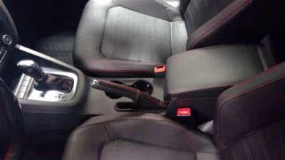 Consola central con reposabrazos cuero gris costuras rojas se adapta a 12-18 JETTA 83692 Foto 1 de 4