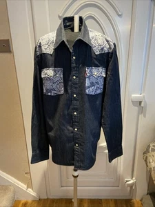 Levi's Denim Shirt Blue Mens Size Medium Relaxed Fit Button Down - Long Sleeve - Picture 1 of 10