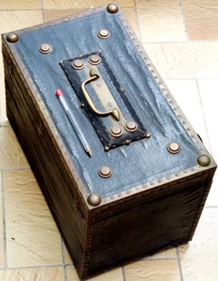Coffre ancien - Photo 1/4