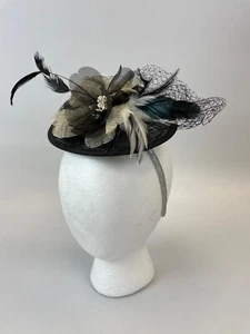 Black Fascinator Hat Feather Veil Flower Headband Birdcage Fishnet Chic - Picture 1 of 3