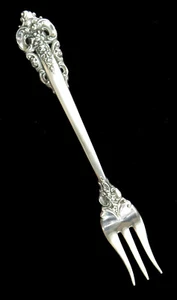 WALLACE GRAND BAROQUE STERLIG SILVER 5 1/2" OYSTER / COCKTAIL FORK - Picture 1 of 3