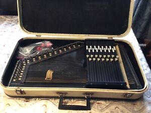 Autoharp 15 Chords 36 string with Case and Accessories.