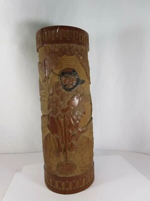 Maceta de cepillo de bambú tallada a mano china, diseño de sombrilla Mountain Man, c. 1900 Foto 1 de 4