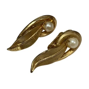 Orecchini Vintage Clip On di STELLA Foglia Con Perla Stile Metà Secolo Tono Oro - Foto 1 di 11
