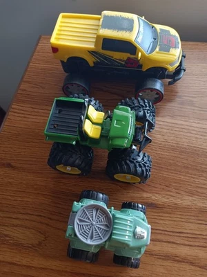 Toy Trucks X 3 John Deere And Road Rippers - Image 1 of 4