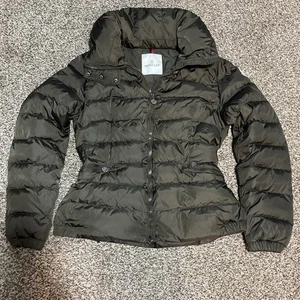 Moncler dunkelgrüne Steppjacke mit Kapuze & Reißverschluss - Damen Größe 2 gesteppt - Bild 1 von 14