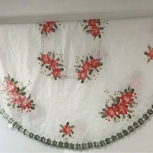 Vintage Weihnachtstischdecke mit Rüschenrand ☃️ - Bild 1 von 4