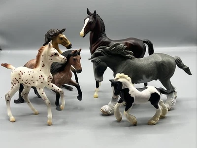 Lot of 6 Breyer Horses Figures Mixed Breeds Colors Clydesdale Stallion Stable - Image 1 of 4