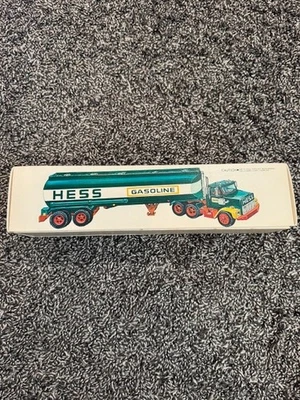 Camión de juguete Hess original vintage 1977 gasolina combustible cisterna con caja Foto 1 de 4