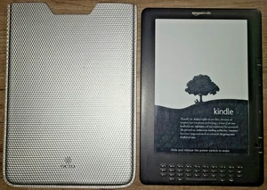 Kindle DX 2ª Generación Modelo D00801 Paquete con Cubierta Octo Plateada - LEER DESCRIPCIÓN - Imagen 1 de 13