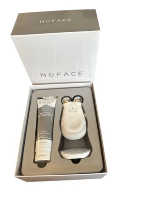 Kit de dispositivo de tonificação facial NūFace Trinity com gel primer NūFace Leave-On - Imagem 1 de 2