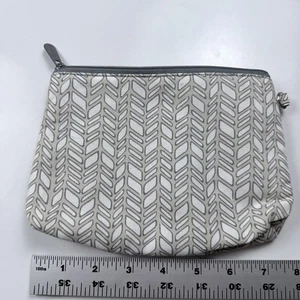 Thirty-One Zipper Pouch Gray Leaf Pattern Cosmetic Travel Bag Organizer - Picture 1 of 4