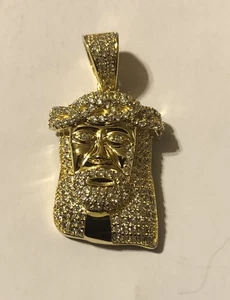 Colgante religioso Jesús chapado en oro de plata de ley 925 - Imagen 1 de 5