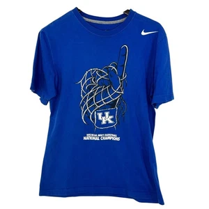 Camiseta Nike Gráfica Mediana Reino Unido Kentucky 2012 NCAA Baloncesto Campeones Wildcats  - Imagen 1 de 3