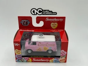 M2 Machines Sweethearts 1971 Chevrolet Van G10 - Picture 1 of 2