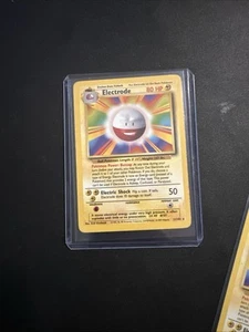 English Electrode 21/102 Base Set - Unlimited Non-Holo Rare NM- Pokemon TCG NM - Picture 1 of 2