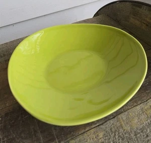 Crate & Barrel LIME GREEN Low Bowl 9¼" EXCELLENT CONDITION Portugal - Picture 1 of 8