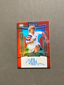 2023-24 Select FIFA - Signatures Michelle Akers Red Prizm Auto - Bild 1 von 2