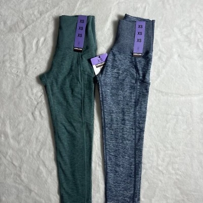 Lote de 2 Leggings Capri Cepillados Kirkland Signature Damas Verde Azul Talla XS Foto 1 de 4